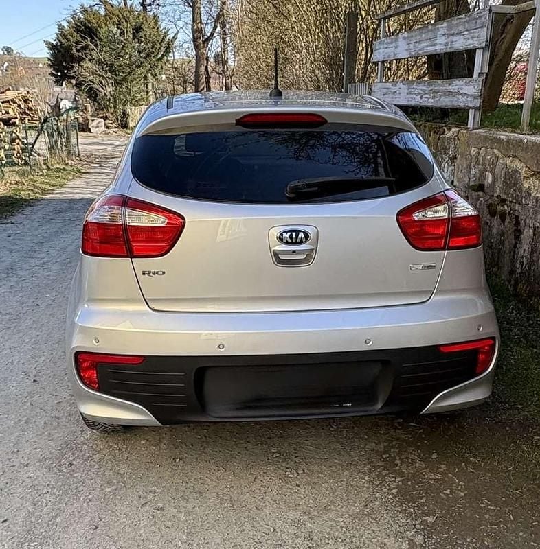 Gebraucht Kia Rio DREAM-TEAM Edition 109 PS (80 kW) 2016 Grau Kleinwagen