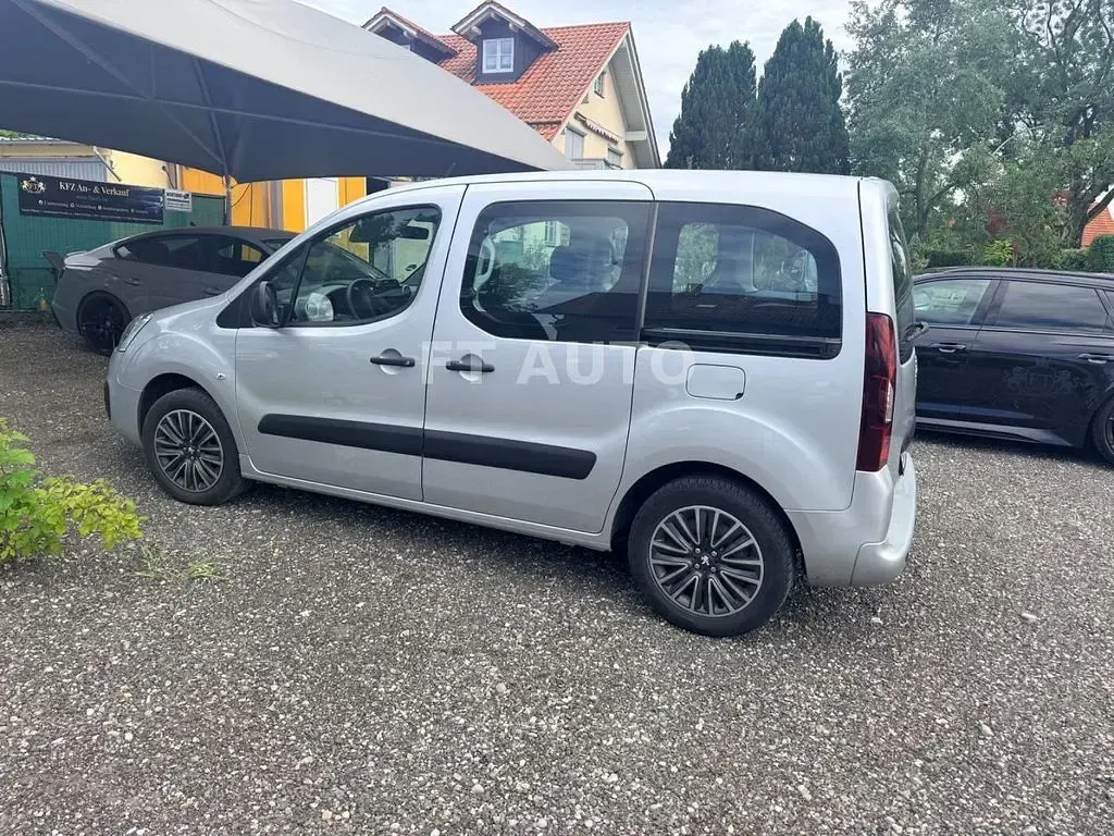 Gebraucht Peugeot Partner Tepee Active 99 PS (72 kW) 2018 Silber Van / Kleinbus