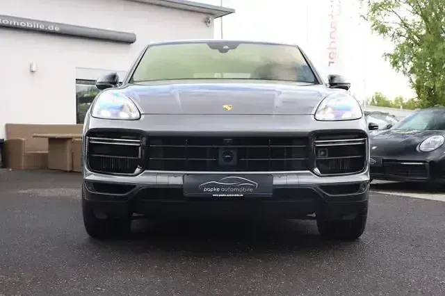 Gebraucht Porsche Cayenne Turbo Chrono 549 PS (403 kW) 2020 Grau SUV