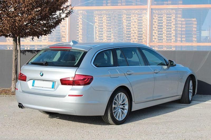 Gebraucht BMW 520 Luxury Line 190 PS (139 kW) 2015 Silber Limousine