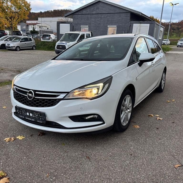 Weiß Gebraucht 2018 Opel Astra Kombi | 4.900 € (Superpreis) - Bild 1/4