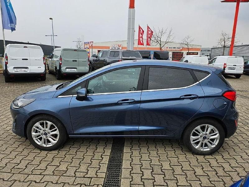 Gebraucht Ford Fiesta Titanium 101 PS (74 kW) 2023 Chromablau metallic Kleinwagen