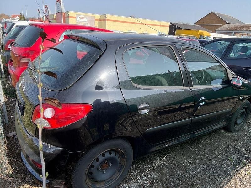 Gebraucht Peugeot 206+ Basis 73 PS (53 kW) 2012 Schwarz Kleinwagen