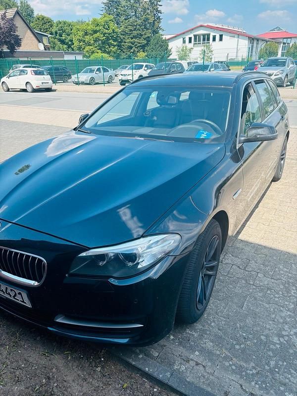 Schwarz Gebraucht 2015 BMW 520 Kombi | 11.000 € (Fairer Preis) - Bild 1/4