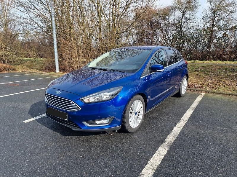Blau Gebraucht 2018 Ford Focus Titanium Limousine | 7.500 € (Superpreis) - Bild 1/4