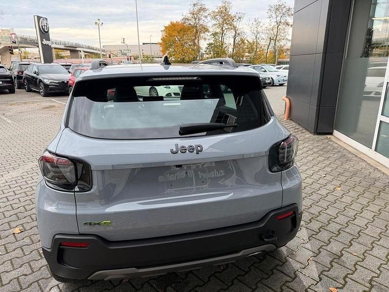 Neu Jeep Avenger 145 PS (106 kW) 2025 Grau SUV