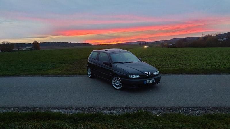 Gebraucht Alfa Romeo 145 103 PS (75 kW) 1996 Schwarz Kleinwagen