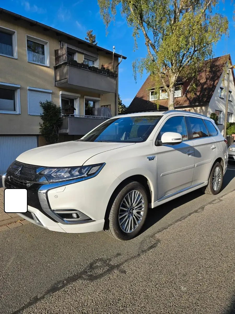 Gebraucht Mitsubishi Outlander P-HEV 135 PS (99 kW) 2019 Weiß SUV
