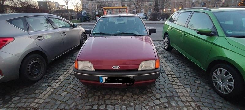 Gebraucht Ford Fiesta 60 PS (44 kW) 1992 Rot Limousine