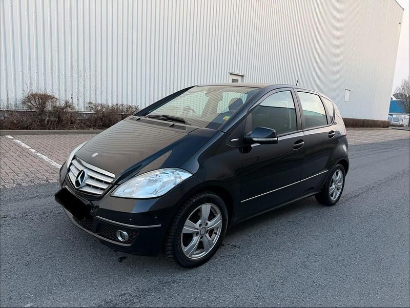 Gebraucht Mercedes A180 109 PS (80 kW) 2011 Schwarz Kleinwagen