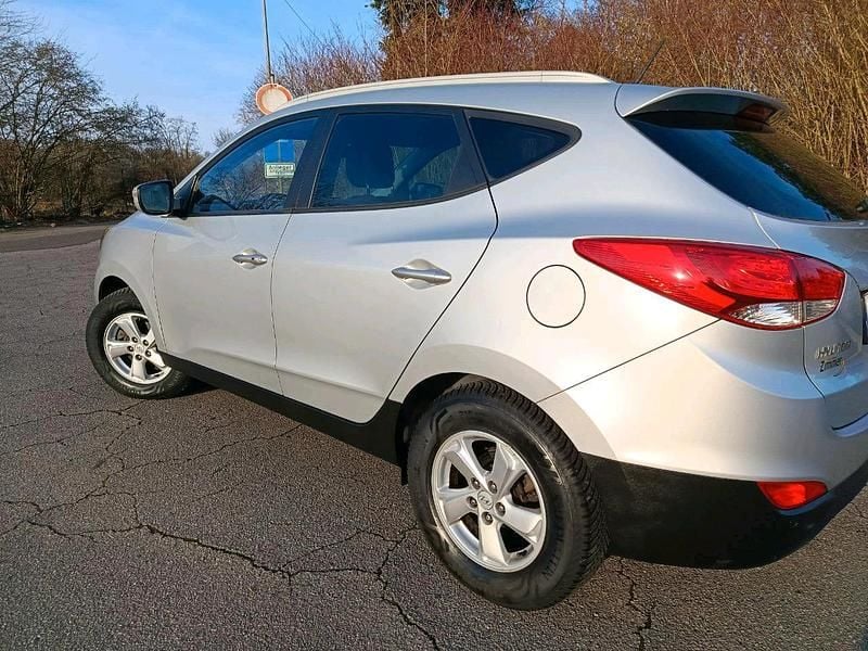 Silber Gebraucht 2012 Hyundai ix35 SUV | 8.200 € (Guter Preis) - Bild 1/4
