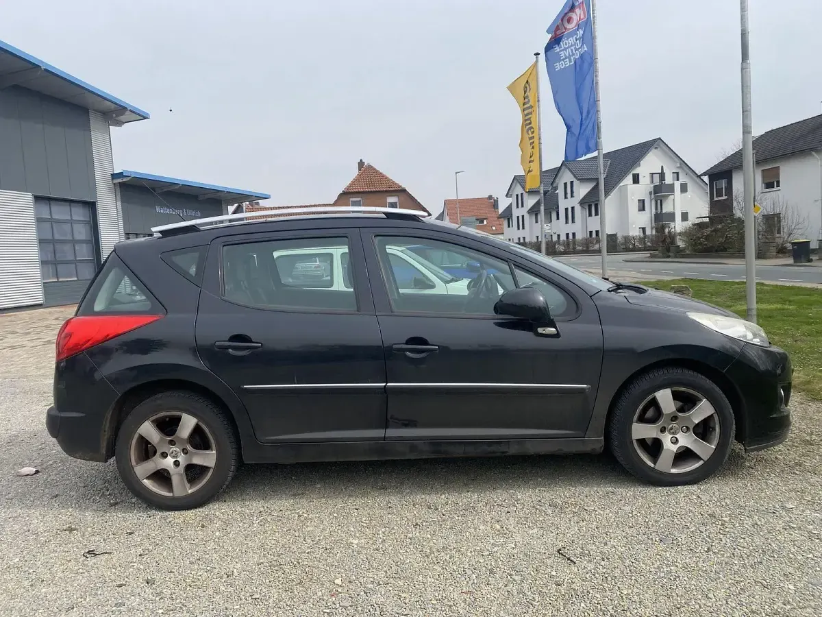 Gebraucht Peugeot 207 Premium 120 PS (88 kW) 2011 Limousine