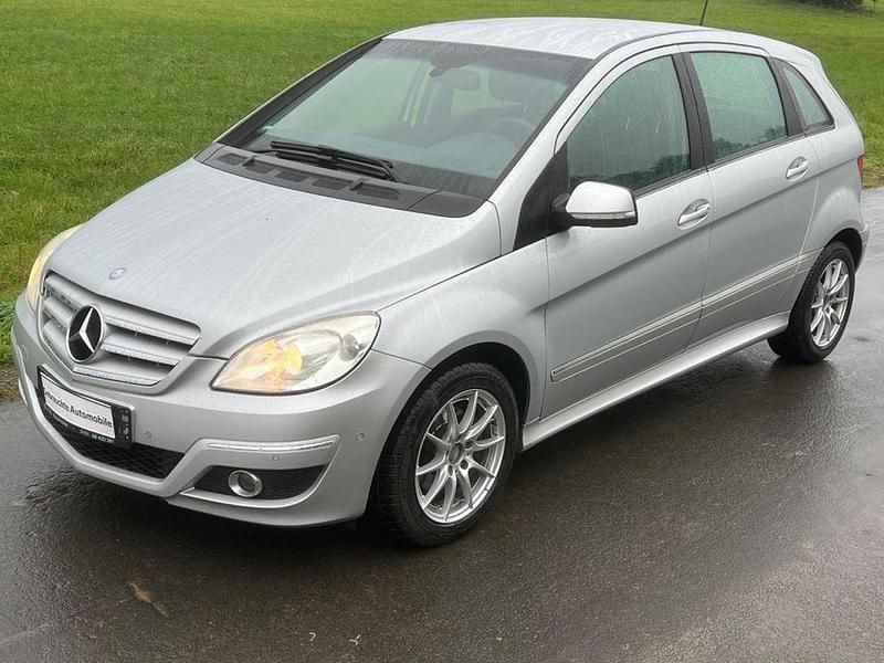 Silber Gebraucht 2009 Mercedes B180 Van / Kleinbus | 2.450 € (Guter Preis) - Bild 1/4