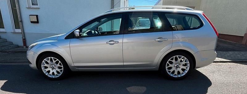 Silber Gebraucht 2010 Ford Focus Sport Kombi | 3.250 € (Guter Preis) - Bild 1/4