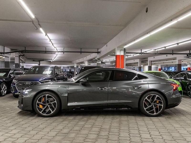 Gebraucht Audi e-tron GT quattro Sport 434 kW (591 PS) 2024 Grau Limousine