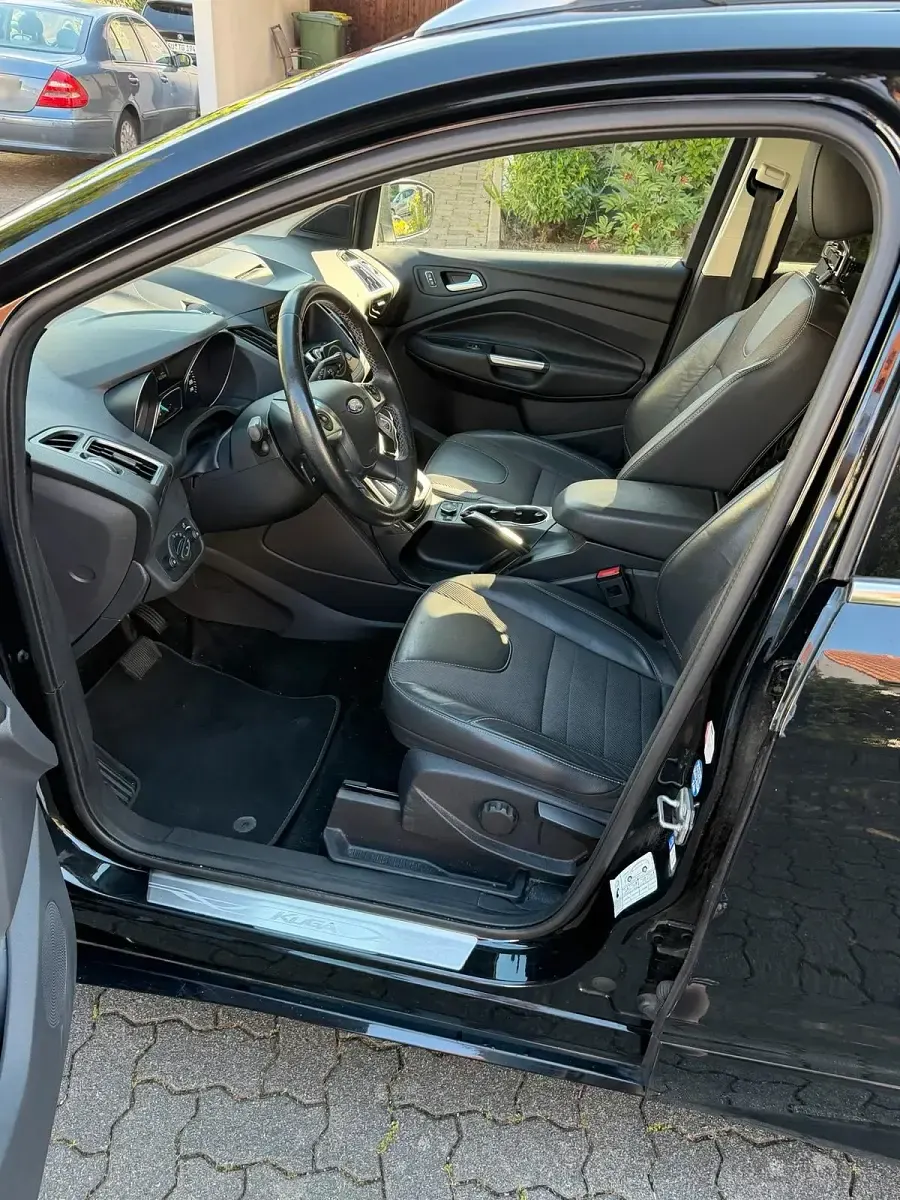 Gebraucht Ford Kuga Titanium 180 PS (132 kW) 2016 Schwarz SUV