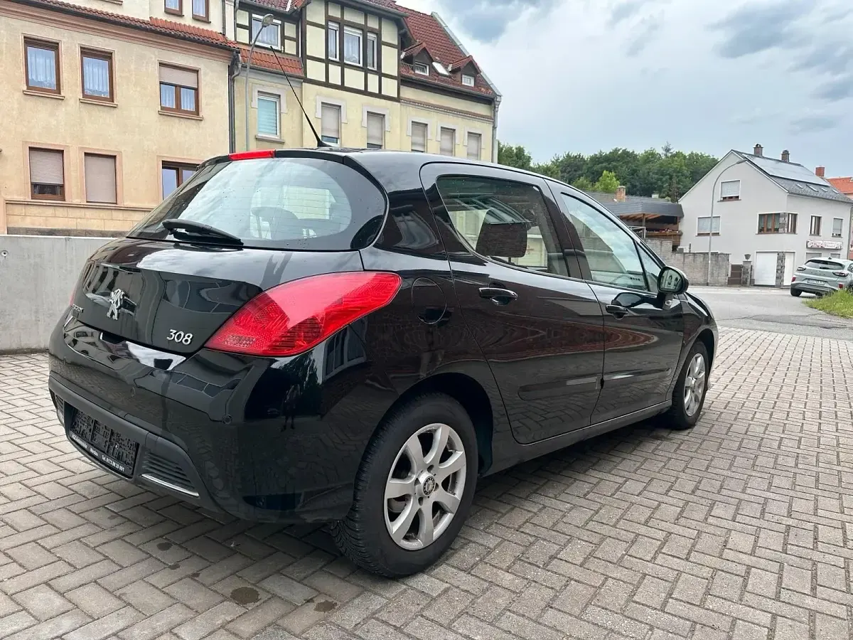 Gebraucht Peugeot 308 Platinum 120 PS (88 kW) 2010 Schwarz Limousine