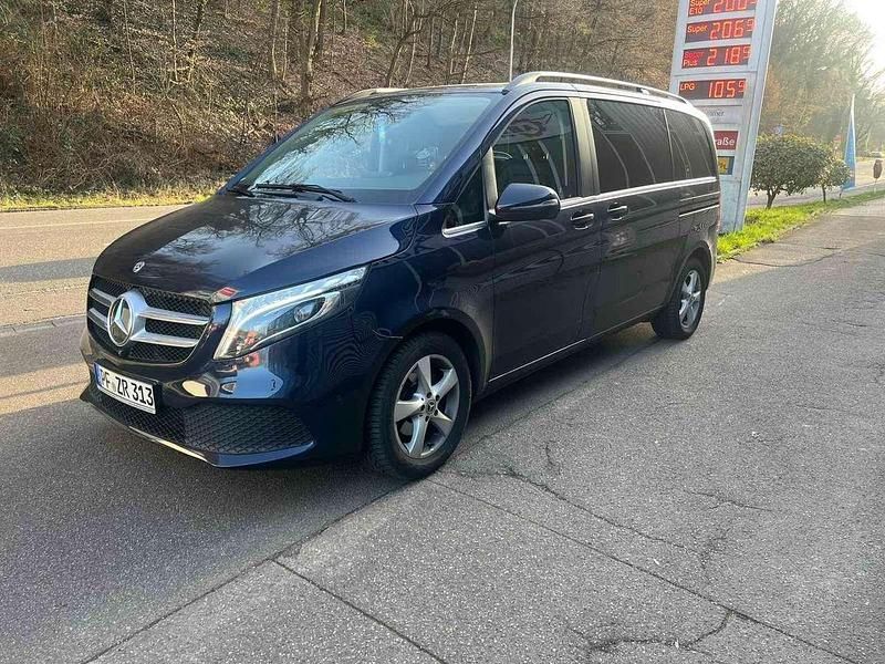 Gebraucht Mercedes V220 163 PS (119 kW) 2020 Cavansitblau metallic Van / Kleinbus
