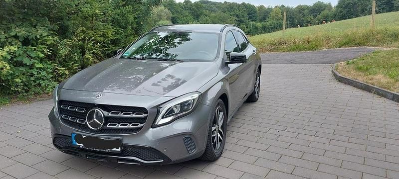 Gebraucht 2019 Mercedes GLA220 SUV | 23.500 € (Guter Preis) - Bild 1/4