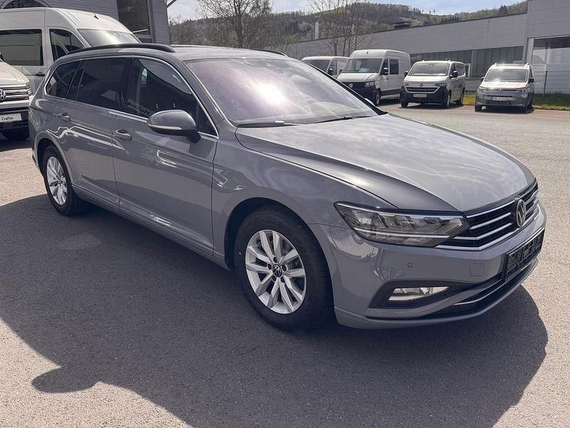 Gebraucht VW Passat Business 150 PS (110 kW) 2023 Grau Kombi