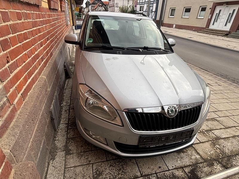 Grau Gebraucht 2010 Skoda Fabia Classic Kleinwagen | 1.250 € (Fairer Preis) - Bild 1/4