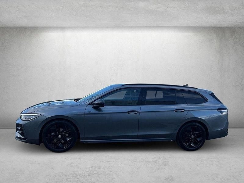Gebraucht VW Passat R-line 150 PS (110 kW) 2025 Diabasgrau metallic Kombi