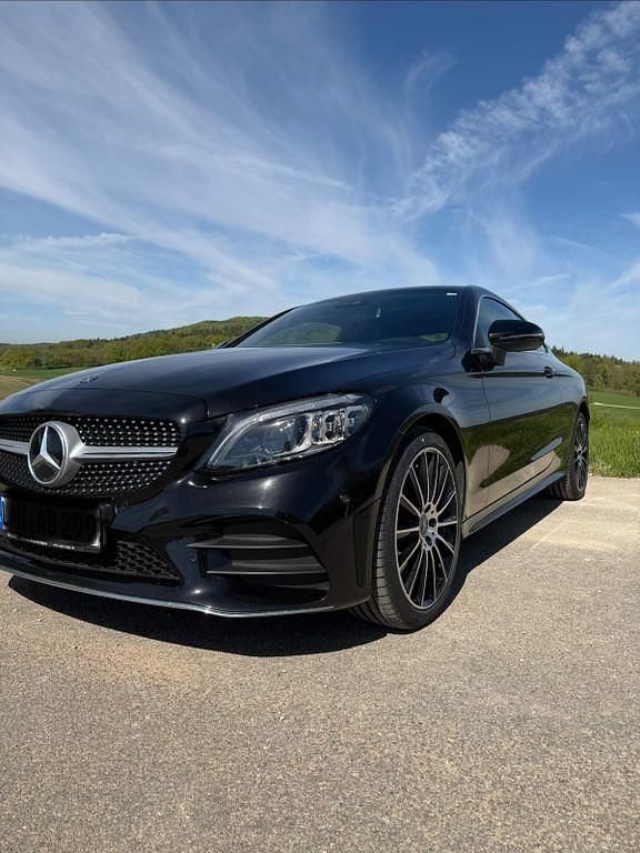 Gebraucht Mercedes C400 333 PS (244 kW) 2020 Schwarz Coupé