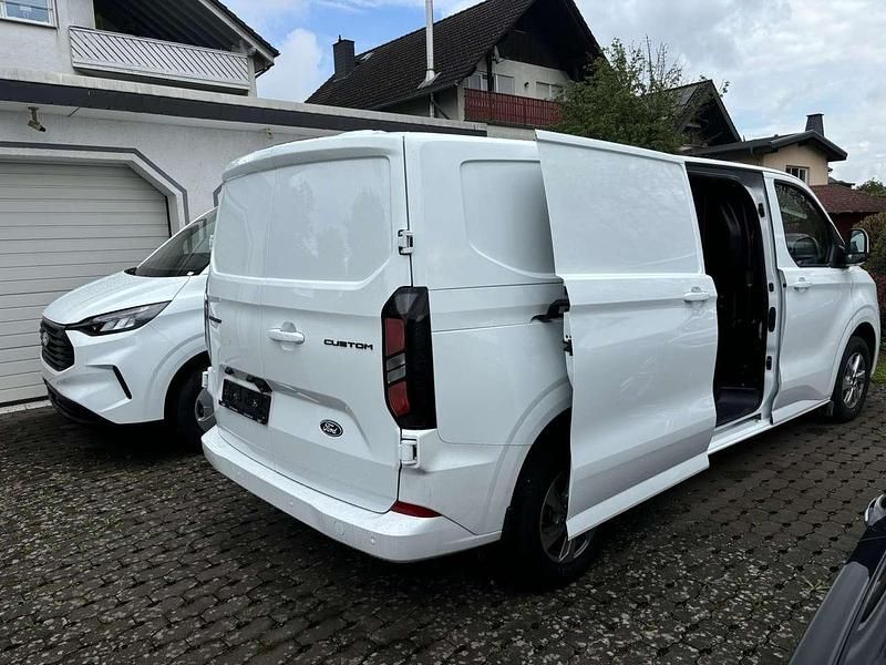 Gebraucht Ford Transit Custom Limited 170 PS (125 kW) 2024 Weiß Van / Kleinbus