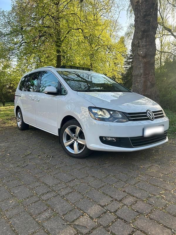 Second-hand VW Sharan 140 CP (102 kW) 2014 Alb Monovolum