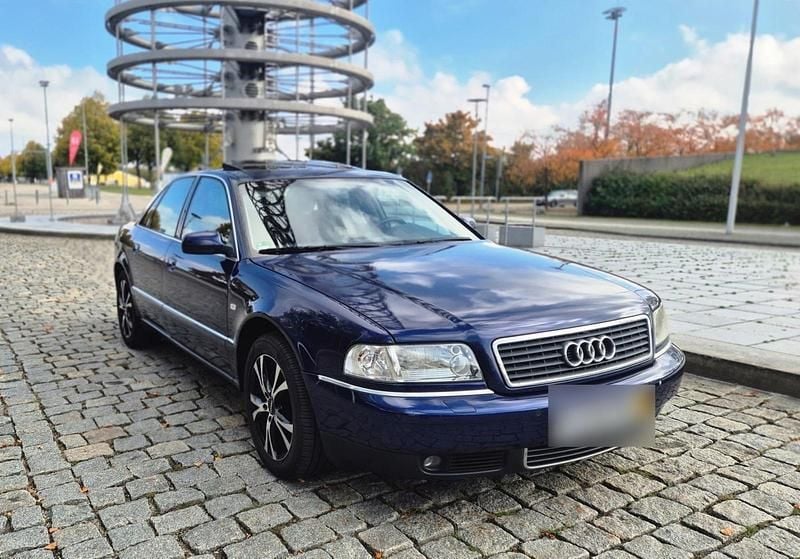 Second-hand Audi A8 310 CP (228 kW) 2000 Albastru Berlinǎ
