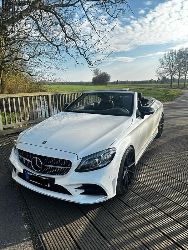 Weiß Gebraucht 2021 Mercedes C200 AMG Cabrio | 38.900 € (Fairer Preis) - Bild 1/4