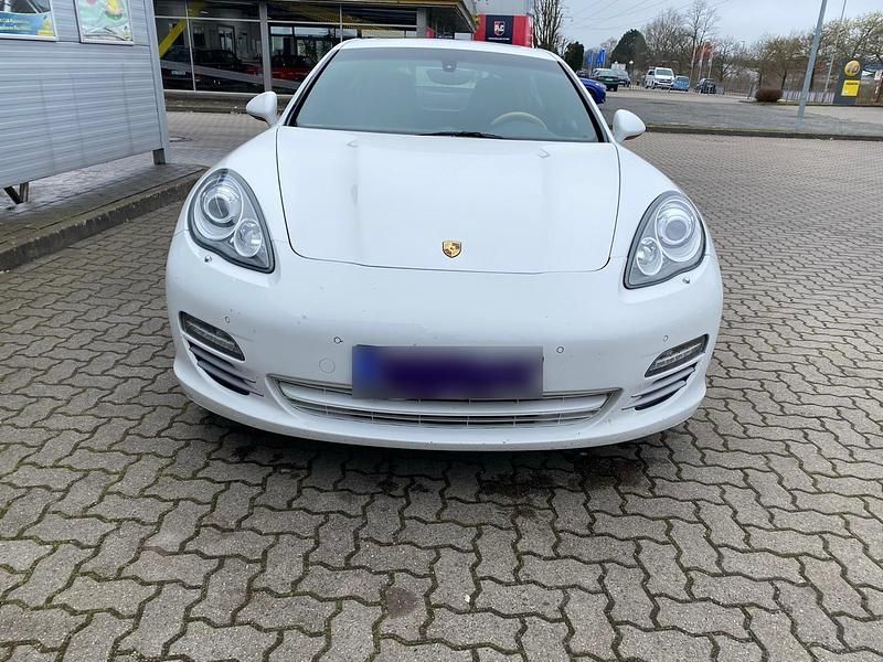 Gebraucht Porsche Panamera 300 PS (220 kW) 2011 Weiß Kleinwagen