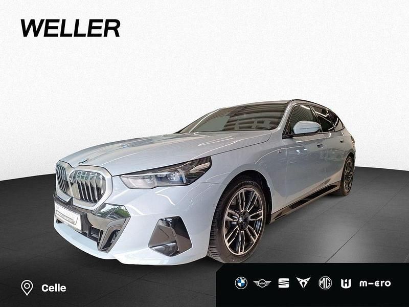 Brooklyn grau (grau) Gebraucht 2024 BMW 520 Comfort Edition Kombi | 49.450 € (Superpreis) - Bild 1/4