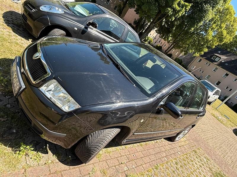 Schwarz Gebraucht 2004 Skoda Fabia Kleinwagen | 750 € (Guter Preis) - Bild 1/4