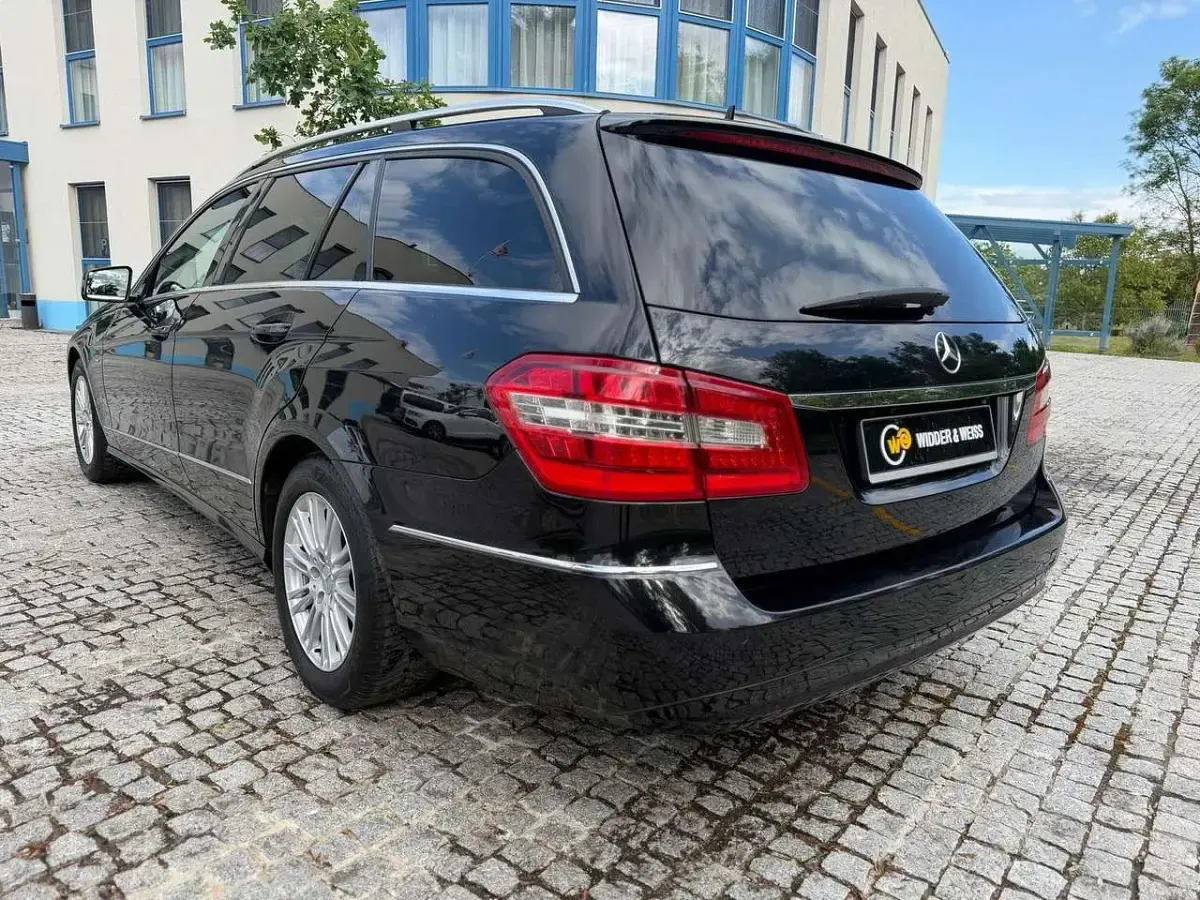 Gebraucht Mercedes E250 204 PS (150 kW) 2010 Obsidianschwarz Kombi