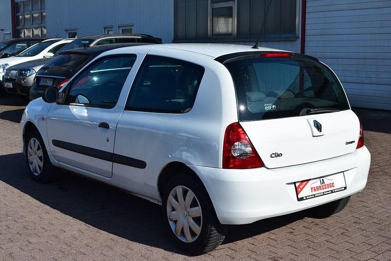 Gebraucht Renault Clio II Authentique 75 PS (55 kW) 2012 Weiß Kleinwagen