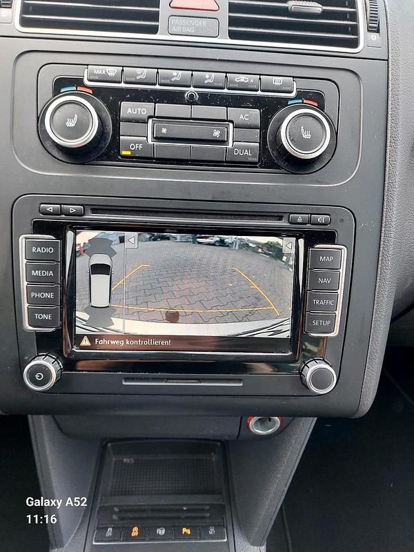 Gebraucht VW Touran Style 105 PS (77 kW) 2012 Gold Van / Kleinbus