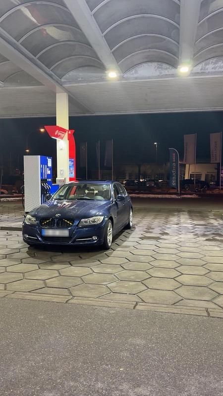 Gebraucht BMW 325 218 PS (160 kW) 2010 Blau Limousine