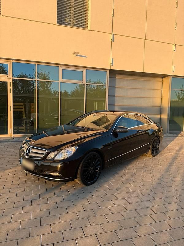 Second-hand Mercedes E250 204 CP (150 kW) 2011 Negru Coupe