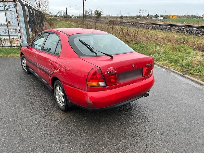 Gebraucht Mitsubishi Carisma 125 PS (91 kW) 1998 Rot Limousine