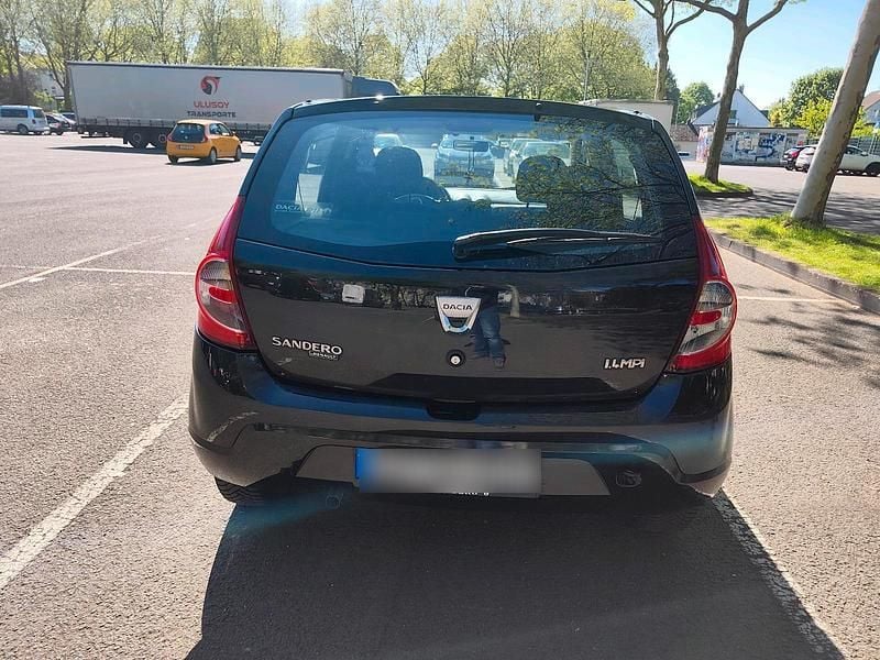 Second-hand Dacia Sandero 75 CP (55 kW) 2009 Negru Hatchback