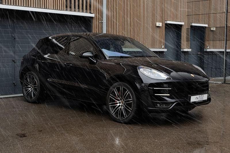 Gebraucht Porsche Macan Turbo Performance Package 441 PS (324 kW) 2017 Tiefschwarz SUV