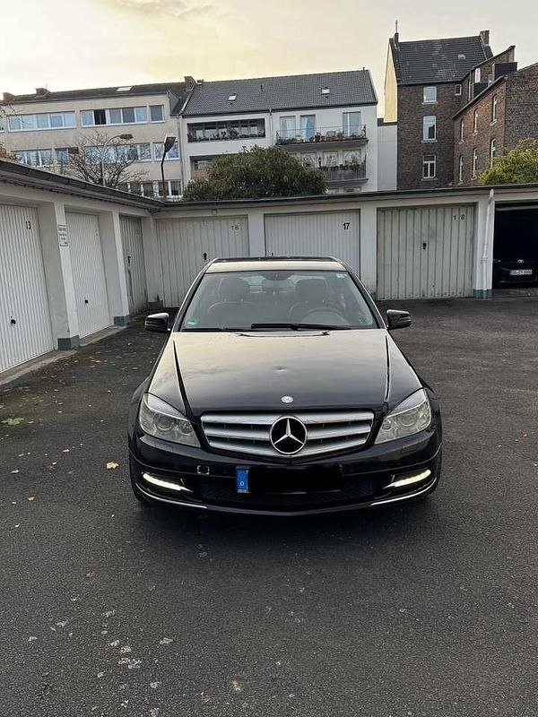 Schwarz Gebraucht 2010 Mercedes C250 Sport Edition Limousine | 5.850 € (Etwas zu teuer) - Bild 1/4