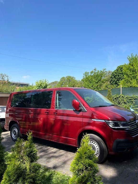 Gebraucht VW Caravelle 150 PS (110 kW) 2024 Rot Van / Kleinbus
