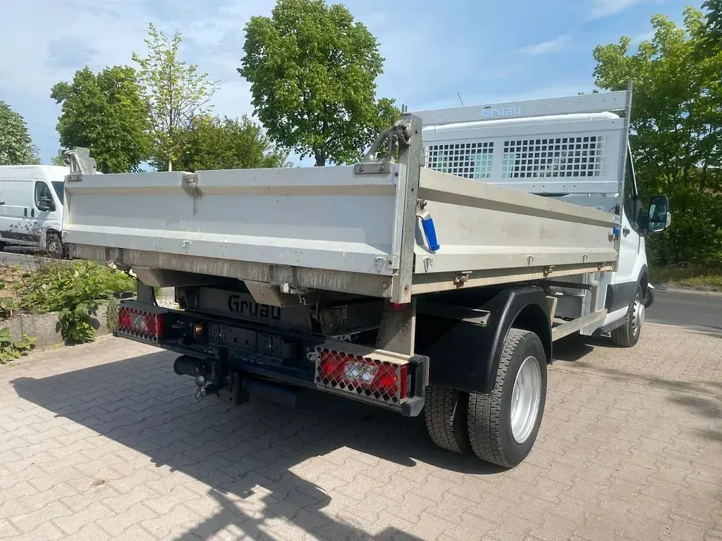 Second-hand Ford Transit 131 CP (96 kW) 2019 Alb Monovolum