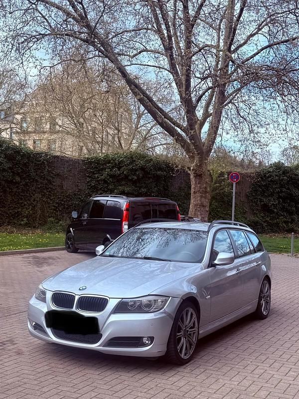 Gebraucht BMW 320 177 PS (130 kW) 2010 Silber Kombi