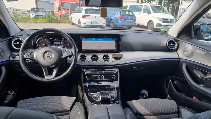 Gebraucht Mercedes E220 Avantgarde 194 PS (142 kW) 2018 Limousine