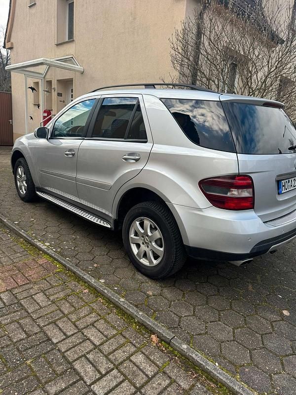 Silber Gebraucht 2008 Mercedes ML320 SUV | 6.500 € - Bild 1/4
