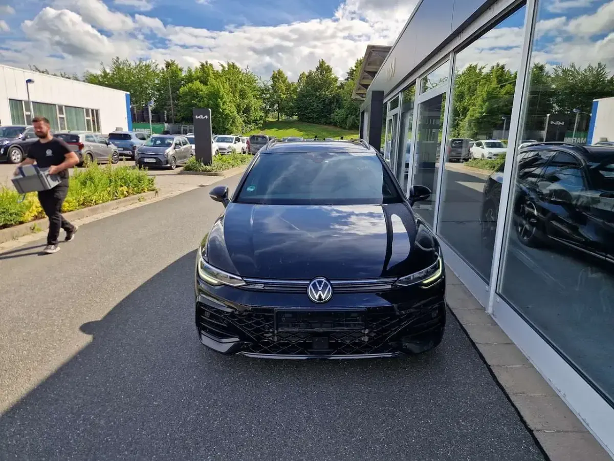 Gebraucht VW Golf VIII R-line 150 PS (110 kW) 2025 Schwarz Kombi