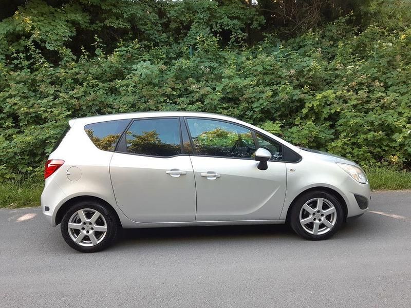 Silber Gebraucht 2012 Opel Meriva Van / Kleinbus | 4.000 € - Bild 1/4